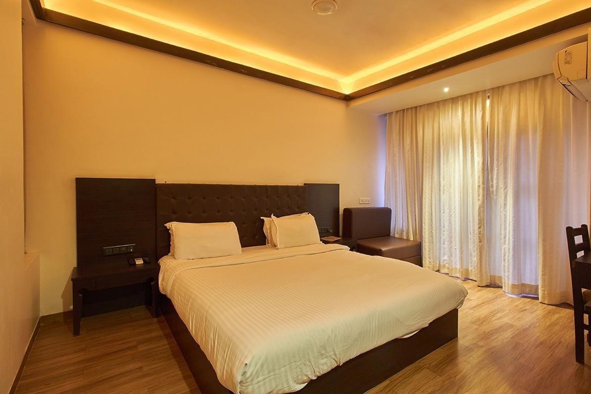 Sinq Beach Resort Калангут Екстер'єр фото