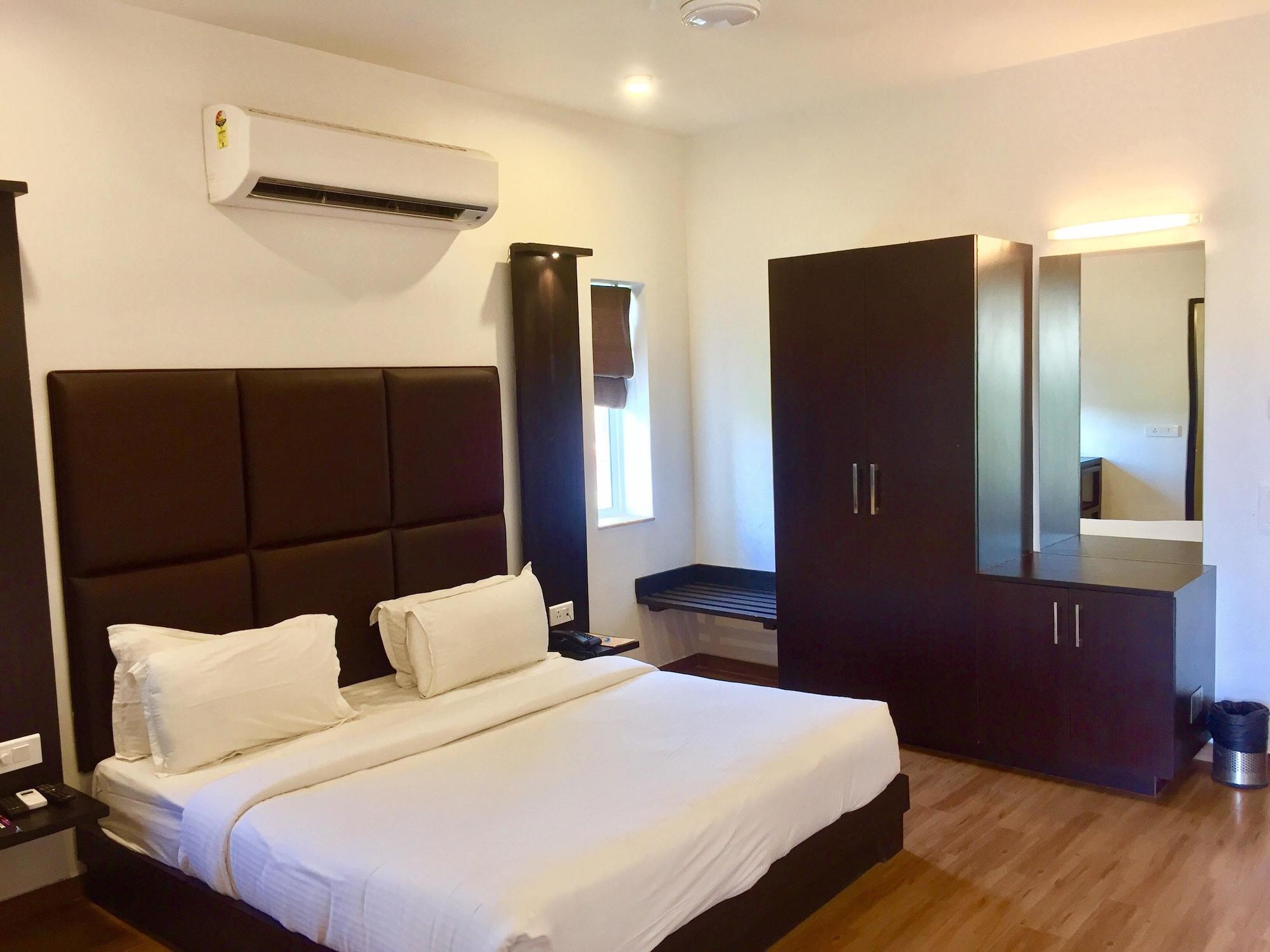 Sinq Beach Resort Калангут Екстер'єр фото