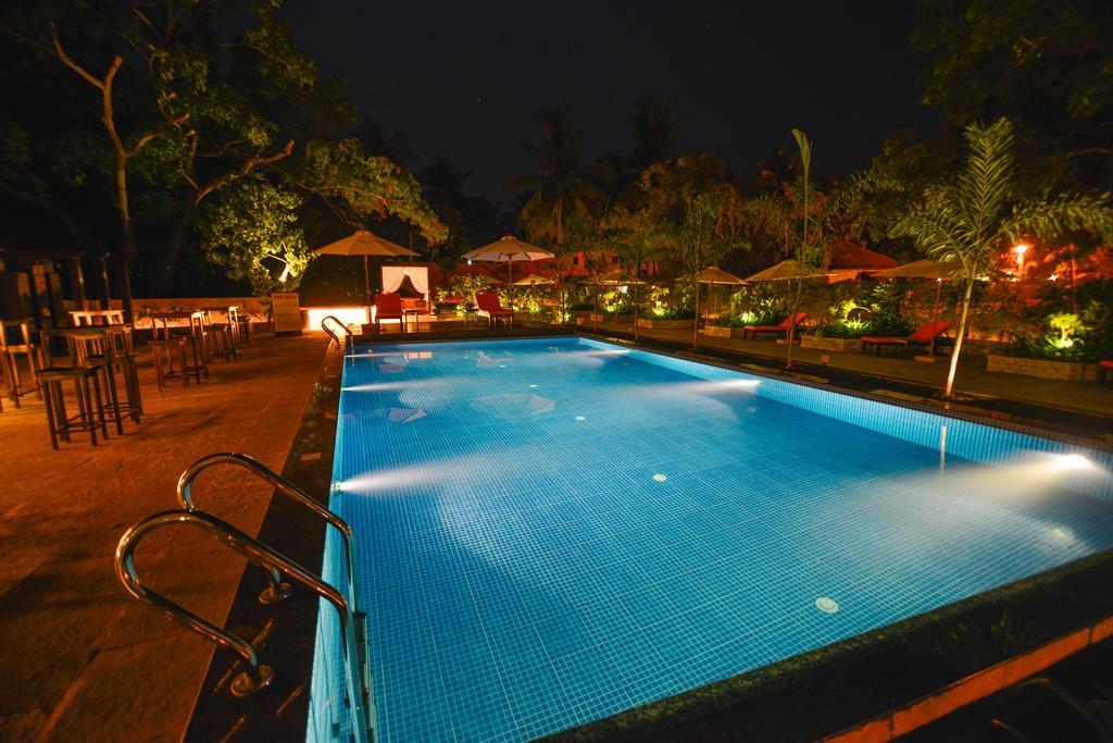 Sinq Beach Resort Калангут Екстер'єр фото