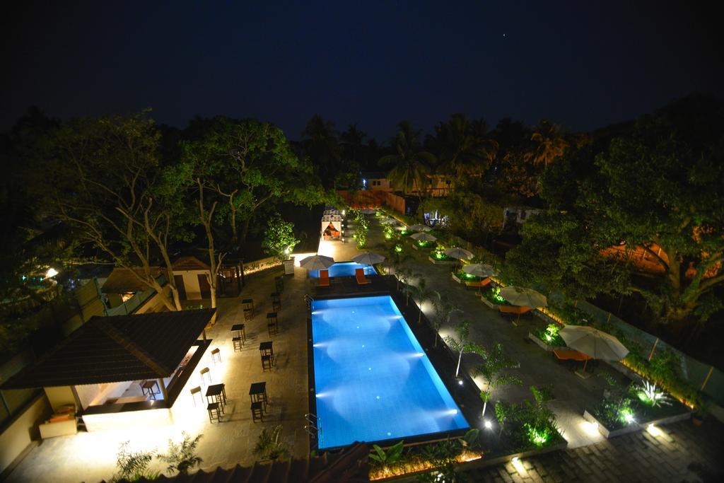 Sinq Beach Resort Калангут Екстер'єр фото