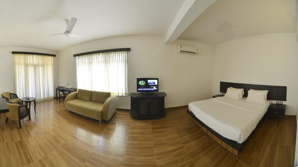 Sinq Beach Resort Калангут Екстер'єр фото