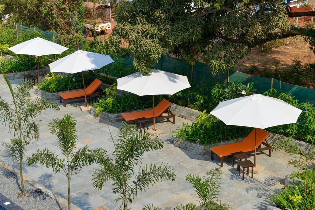 Sinq Beach Resort Калангут Екстер'єр фото